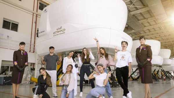 نجوم فرقة البوب العالمية "Now United" يزورون الاتحاد للطيران