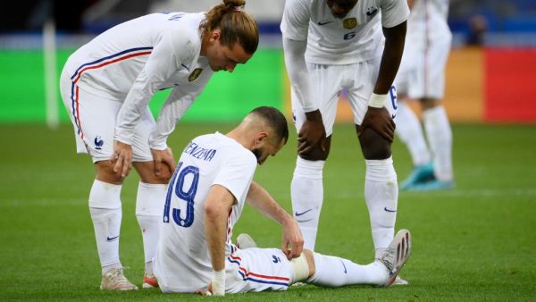 France striker Karim Benzema limped out of Tuesday's friendly against Bulgaria in a worrying sight for Les Bleus. (Photo: AFP)