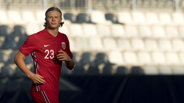 The Blues are taking the first steps to sign the forward - though a deal remains far off (Photo: AFP)