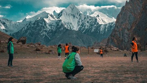 Pakistan: Mountain girls pursue love for football