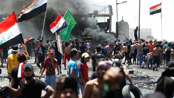 المتظاهرون حاصروا موكب رئيس الوزراء العراقي الكاظمي