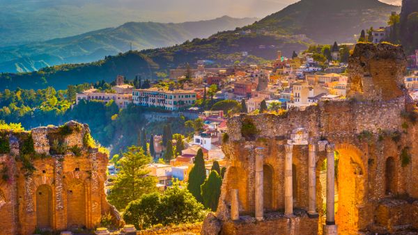 Beautiful travel photo, colorful image of Sicily 