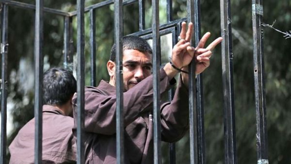 اسرائيل تواصل الاعتداء على الاسرى