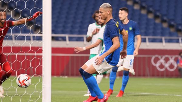 ريتشارليسون يقود البرازيل للتغلب على السعودية