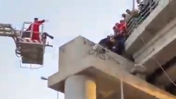 جانب من عملية الانقاذ