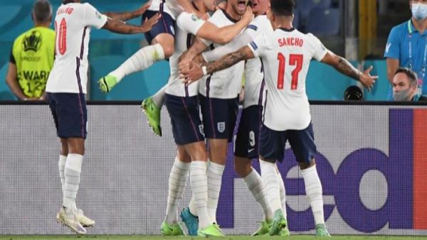 إنجلترا إلى نصف النهائي