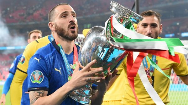 بونوتشي يرفع الكأس الغالية