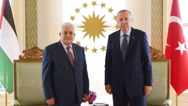 الرئس الفلسطيني محمود عباس ونظيره التركي رجب طيب أردوغان