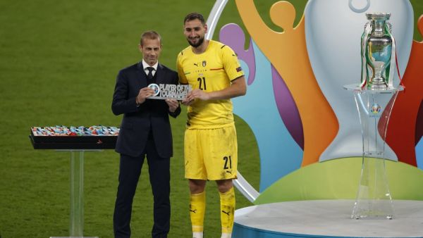 دوناروما فاز بجائزة أفضل لاعب في بطولة يورو 2020