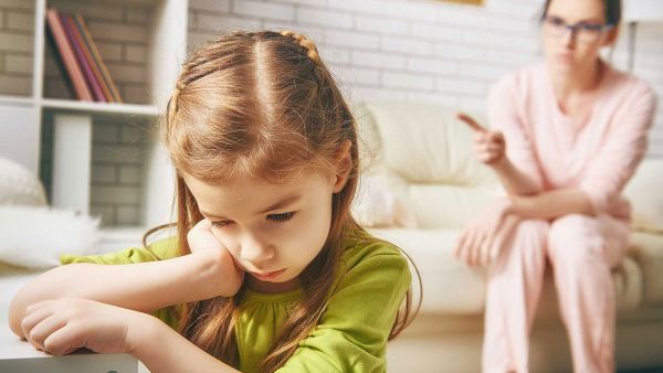قد يميل طفلك للمبالغة في الحقيقة بسبب خياله الواسع، ولكن احذري من تطور الأمر إلى الكذب مع مرور الوقت.