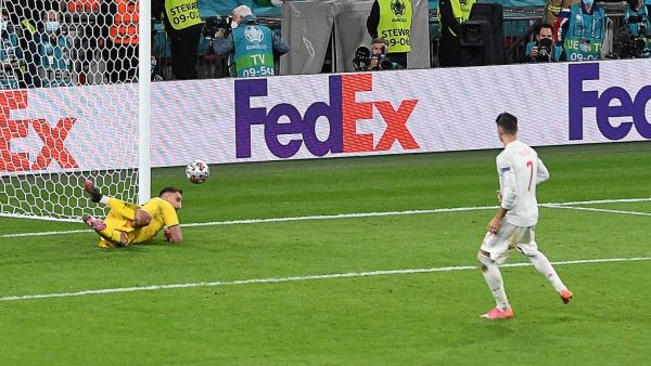 موراتا يهدر ركلة الجزاء