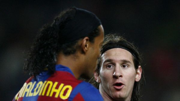 صورة أرشيفية لميسي ورونالدينيو