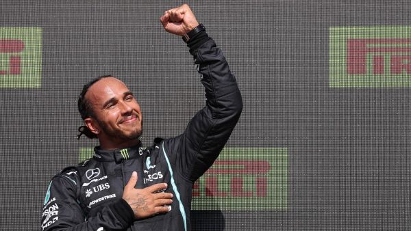 هاميلتون يفوز على أرضه وبين جماهيره