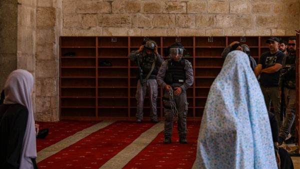 Clashes continue at Al-Aqsa Mosque