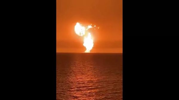 Huge explosion rips through oil and gas field