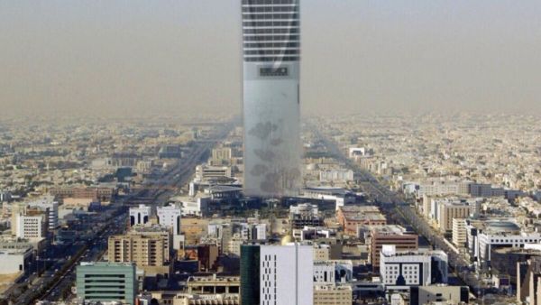 جهاز تبريد على برج المملكة في الرياض