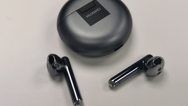 ما الذي يجعل سماعات HUAWEI FreeBuds 4 واحدة من أفضل سماعات الأذن اللاسلكية للعام 2021؟
