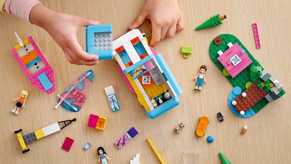 متجر LEGO المعتمد يفتتح أبوابه في الغاليريا بجزيرة الماريه   