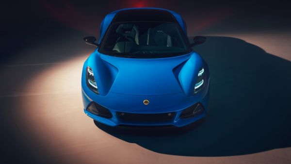 لوتس تكشف عن Emira كآخر سيارتها بمحرك وقود