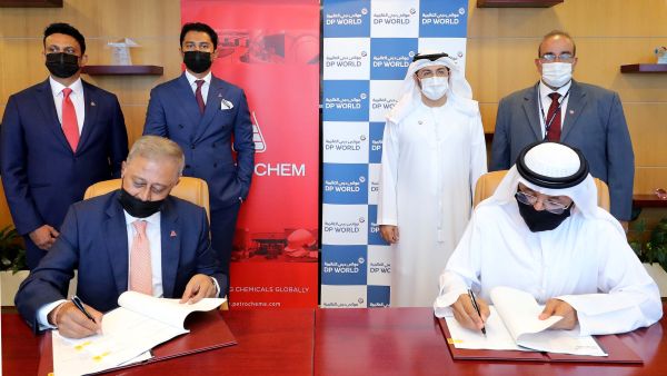 موانئ دبي العالمية - إقليم الإمارات، توقع عقد تأجير مع «بتروكيم الشرق الأوسط»، لتوسعة محطة ضخمة لتوزيع الكيماويات باستثمارات تفوق 80 مليون دولار