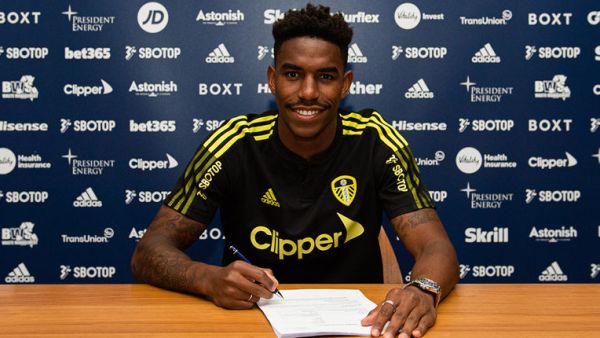 Leeds sign Junior Firpo (Photo: Leeds United)