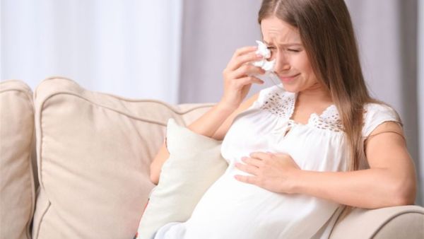 من الطبيعي أن تعمل غريزة الأمومة على جعل الجنين شاغل الأم الأول