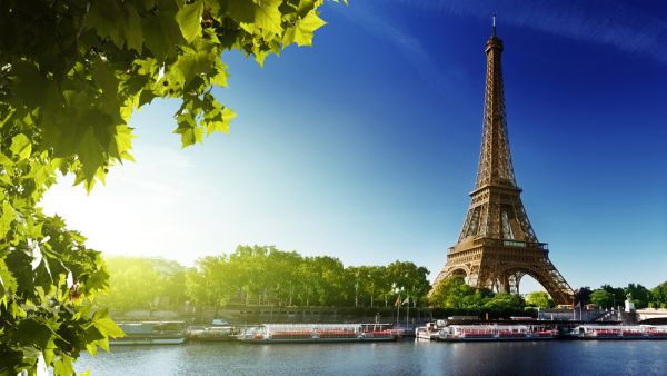 Seine in Paris with Eiffel tower in sunrise time