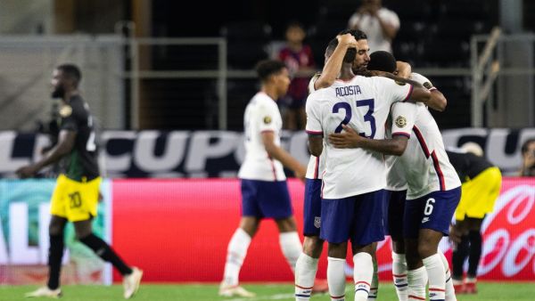 USA's Kellyn Acosta (C) celebrates with teammates after beating Jamaica 1-0 following the Concacaf Gold Cup quarterfinal football match between USA and Jamaica at the AT&T stadium in Arlington, Texas on July 25, 2021. (Photo: AFP)