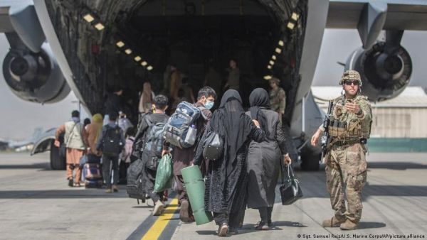 اجلاء 82 الفا