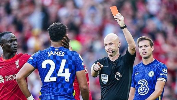 الحكم يطرد جيمس (المصدر: تويتر)