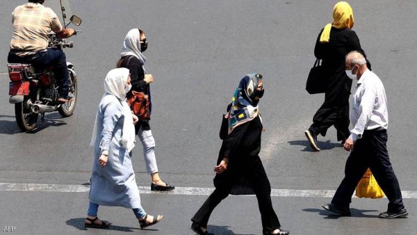 تاتي تحذيرات المرشد في ظل الارقام غير المسبوقة للاصابات التي اعلن عنها في البلاد