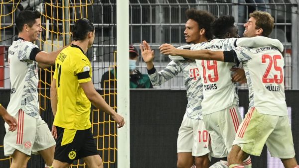 لاعبو بايرن ميونيخ يحتفلون بالهدف الثاني