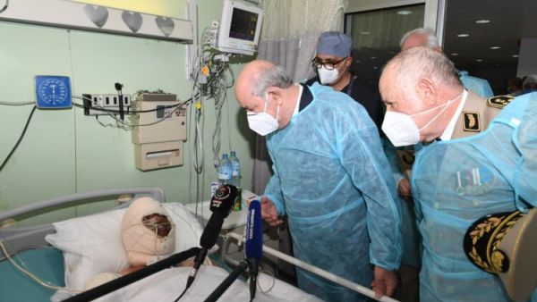 تبون يعود مصابي حرائق الغابات