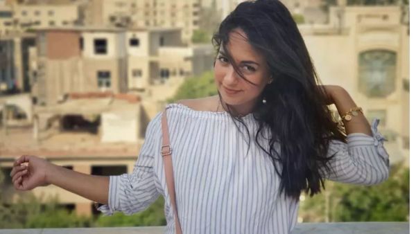 حساب مزيف يهدد فتاة الفستان