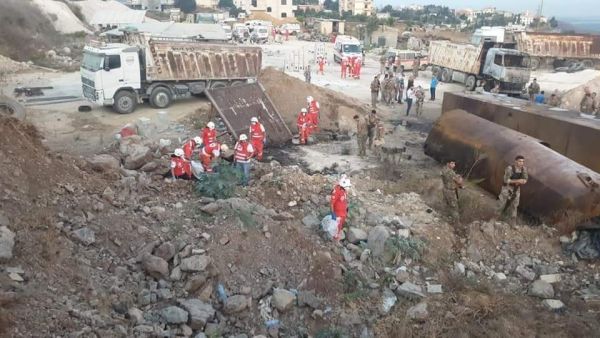 عشرات الضحايا بانفجار خزان وقود في لبنان