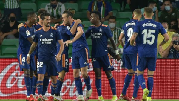 لاعبو ريال مدريد يحتفلون بهدف كارفاخال