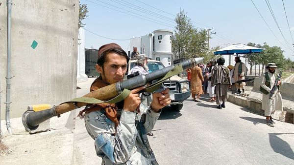 جونسون يعلن التعامل مع طالبان