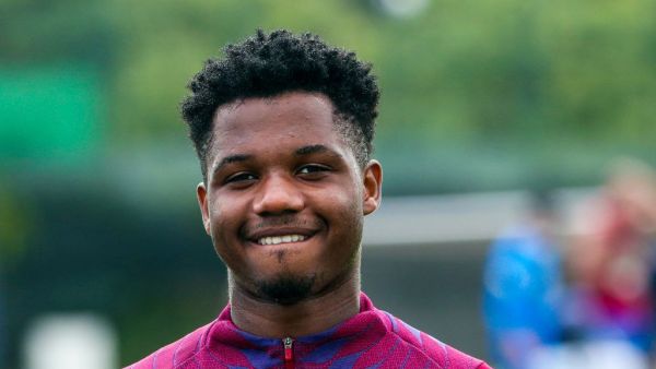 آنسو فاتي (المصدر: حساب برشلونة الرسمي على تويتر)