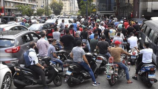  اشتباكات دامية بالاسلحة الخفيفة أمام إحدى محطات الوقود، جنوبي لبنان 