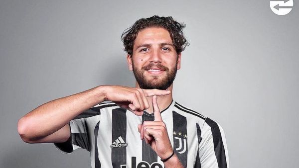 لوكاتيلي بقميص فريقه الجديد (المصدر: حساب الصحفي فابريتزيو رومانو على فايسبوك)