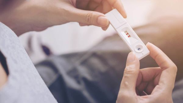 خلال المراحل المبكرة من الحمل، قد تؤدي التغيرات في مستويات الهرمونات إلى ضيق التنفس
