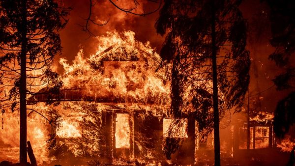 Thousands flee Dixie Fire in California