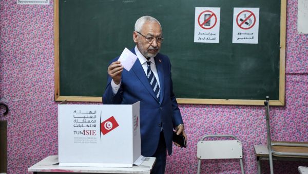 Tunisia's Ennahda Movement dissolves executive committee