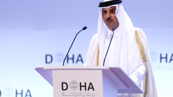 Qatari Emir receives UAE delegation