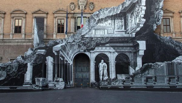 Palazzo Farnese's facade in Rome 