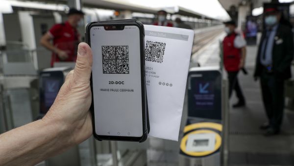 Health pass measure against COVID-19 comes into effect in France