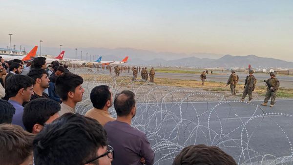 Afghans crowd at Kabul's airport