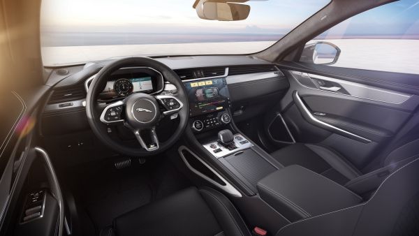  طرح طراز جديد من سيارة جاكوار F-PACE وتحسين ميزاتها التكنولوجية