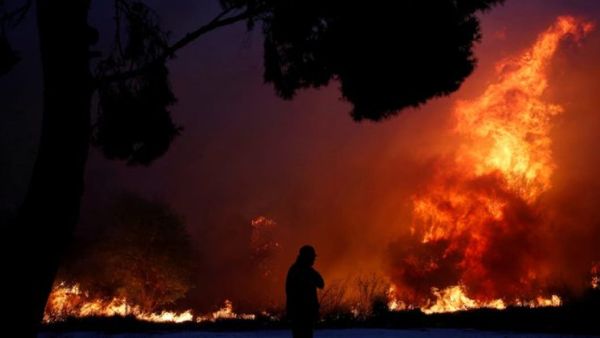 حرائق في اليونان