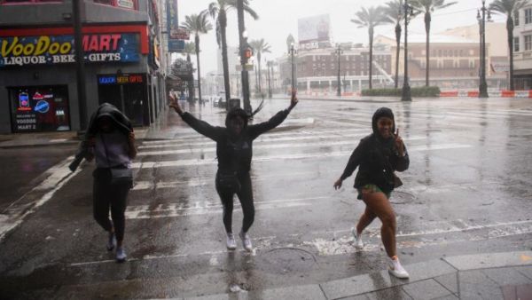 Tourists in New Orleans, 29 August, 2021 (AFP Photo)  Tourists in New Orleans